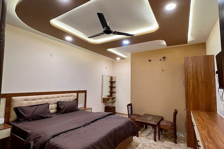 Room 8 of 37