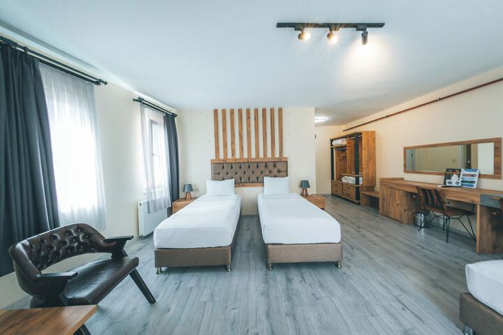 Room 27 of 60