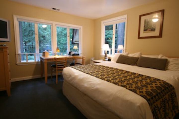 Rio Nido Lodge in Guerneville, CA
