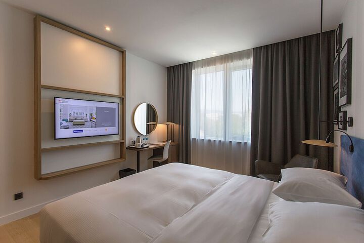 Room 10 of 35