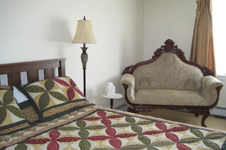 Room 7 of 18