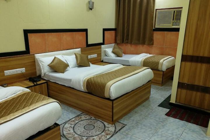 Room 33 of 46