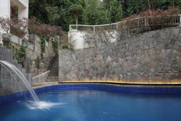 Pool 4 of 5
