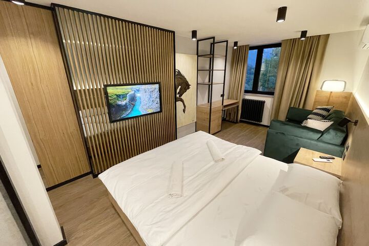 Room 18 of 68