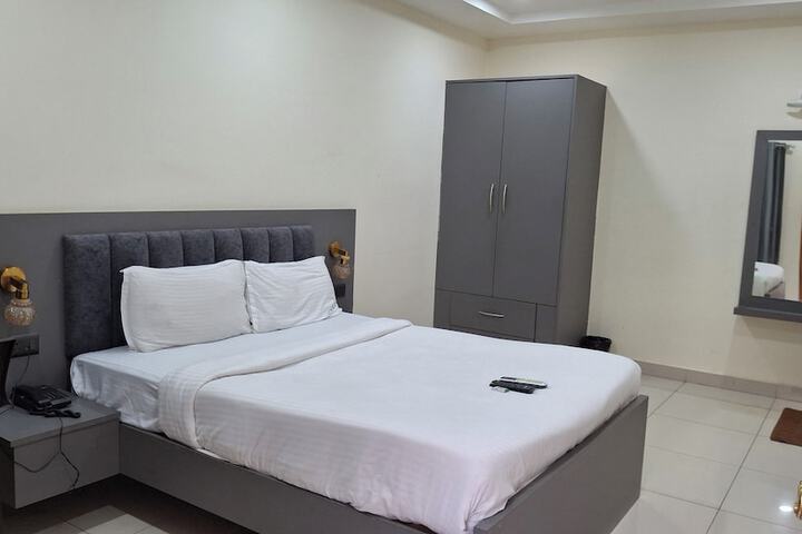 Room 9 of 39