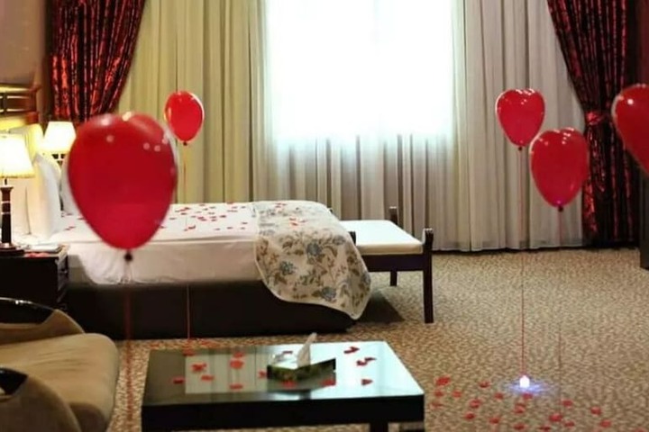 Room 9 of 16