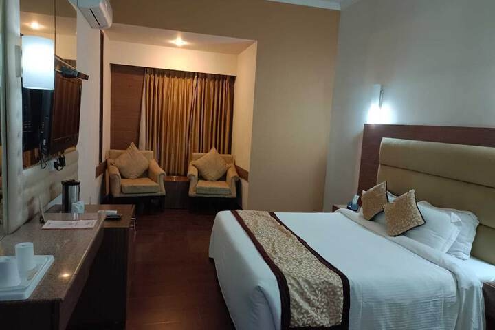 Room 4 of 10