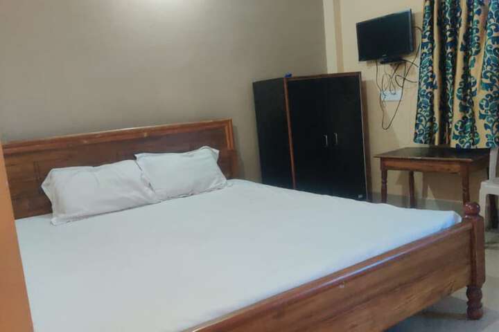 Room 4 of 13
