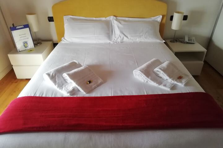 Room 10 of 34
