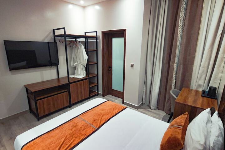 Room 13 of 106
