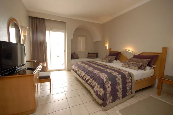 Room 15 of 148