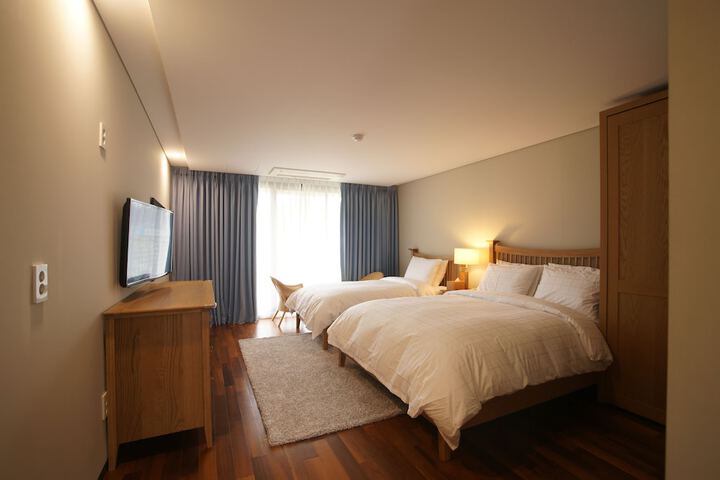 Room 15 of 35