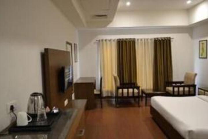 Room 8 of 40