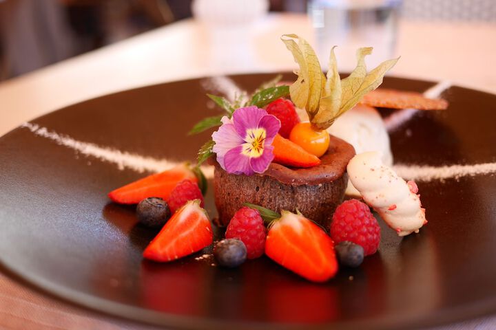 Dining 27 of 61