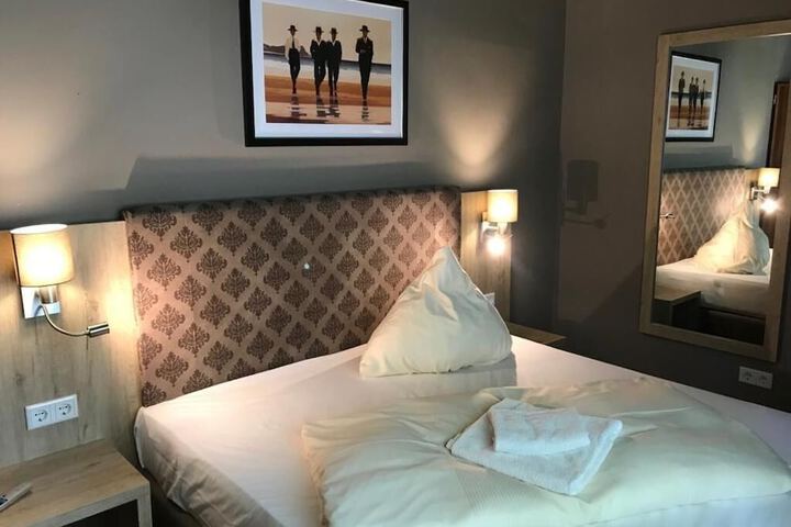 Room 8 of 52