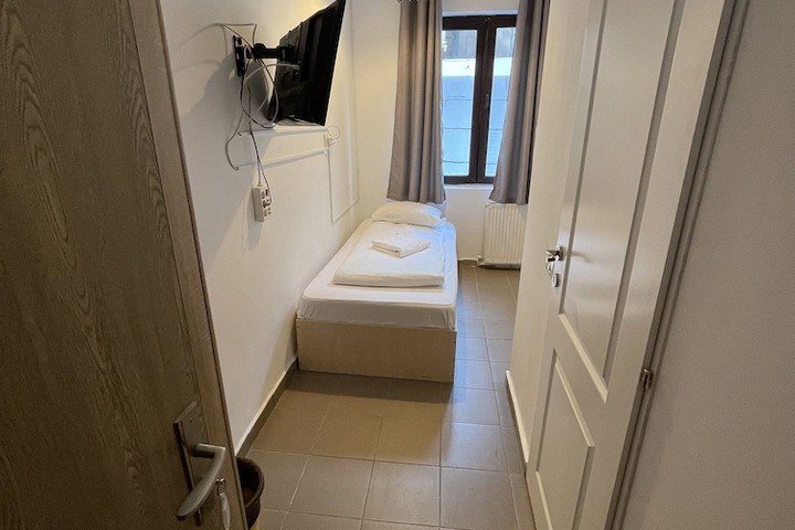 Room 13 of 109