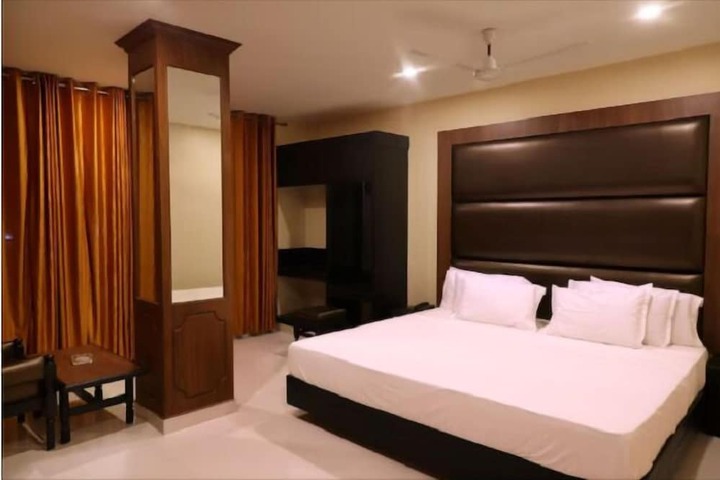 Room 9 of 25