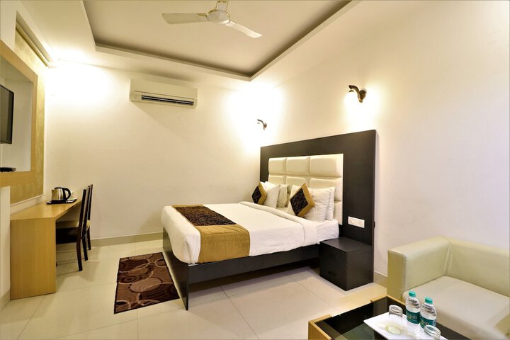 Room 10 of 37