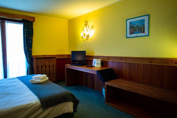 Room 16 of 48