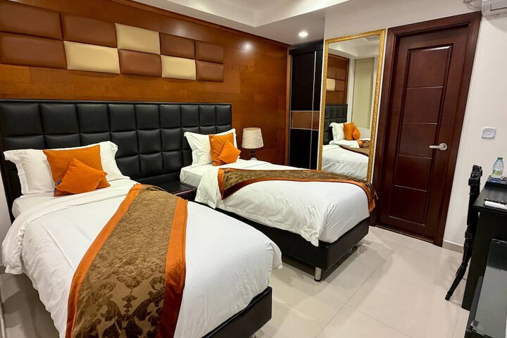 Room 27 of 114