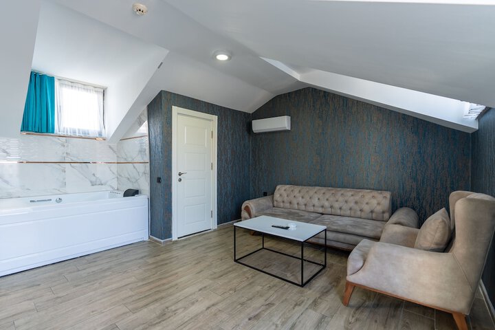 Room 34 of 58