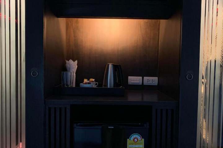 Lounge 28 of 62
