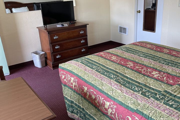 Room 9 of 28