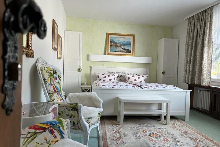 Room 4 of 18