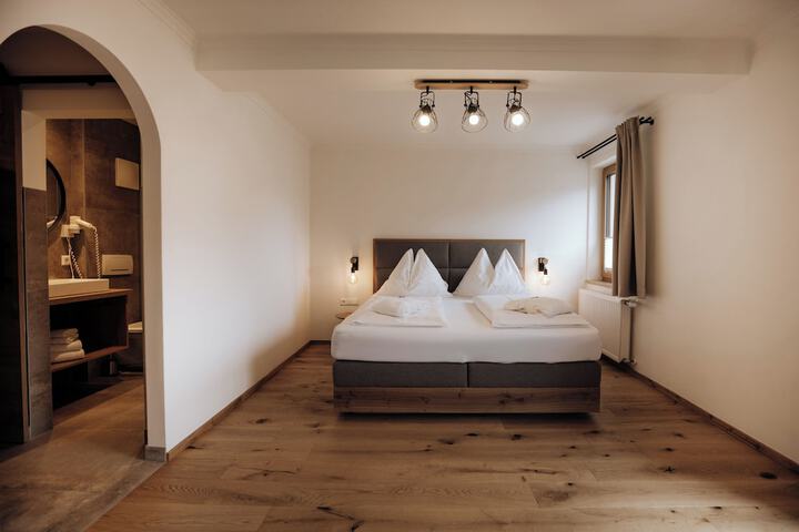 Room 7 of 73