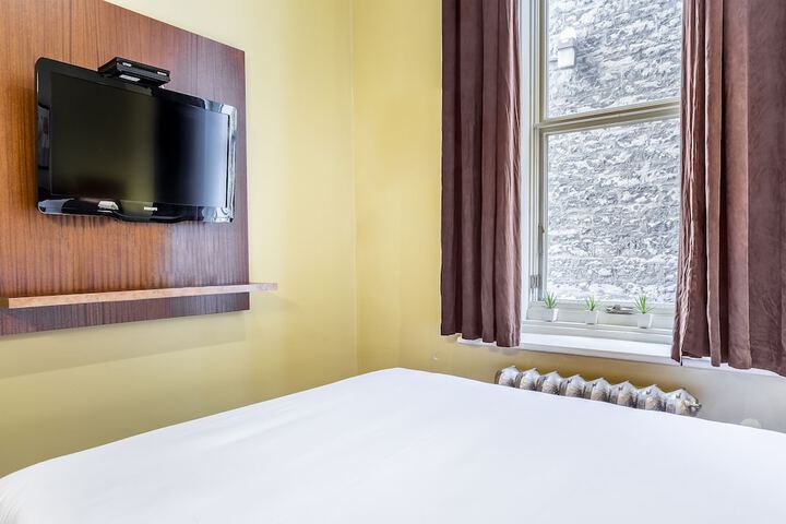 Room 7 of 19