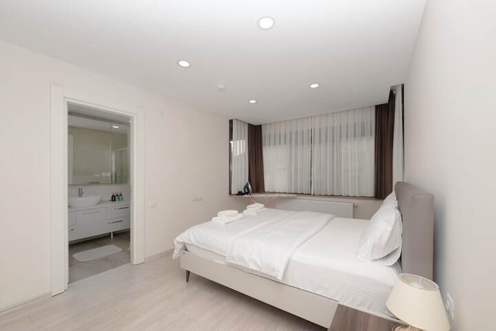 Room 83 of 271