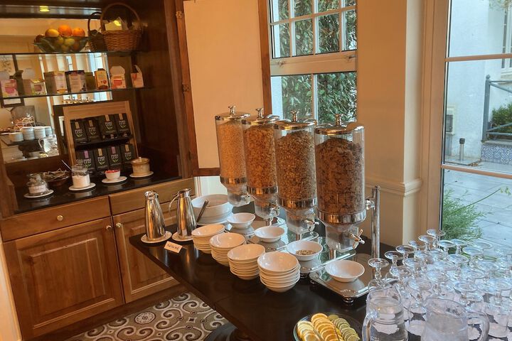 Breakfast/Coffee Service 25 of 43