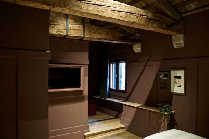Room 15 of 36