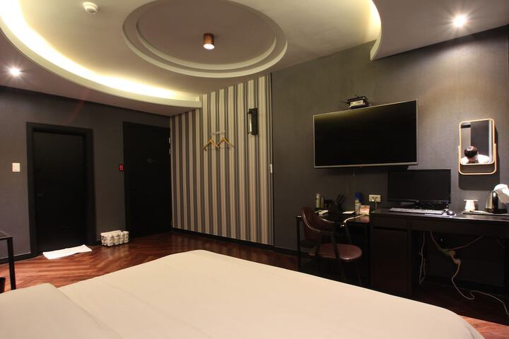 Room 49 of 84