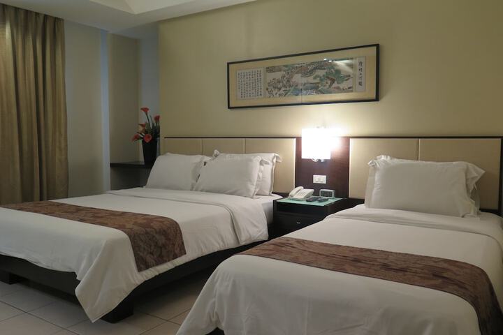Room 4 of 65