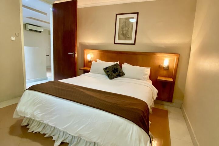 Room 8 of 110