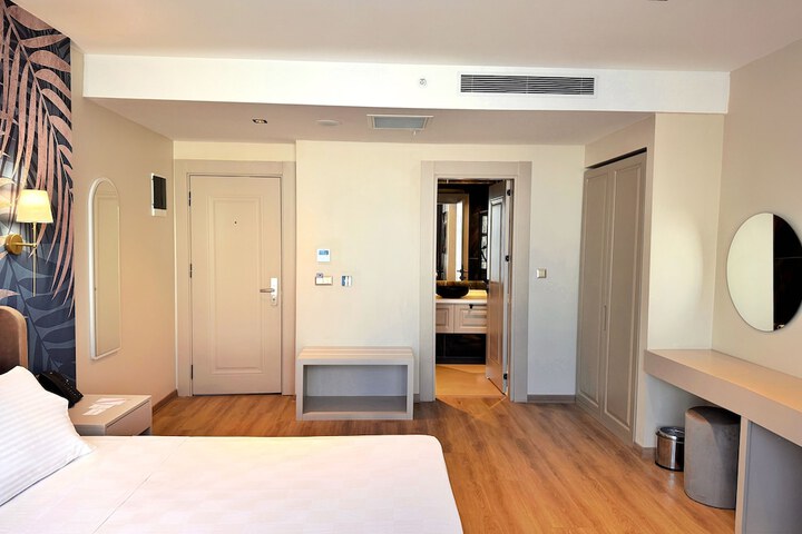 Room 43 of 137