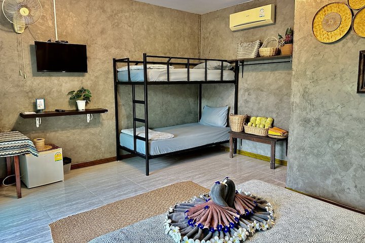 Room 13 of 102