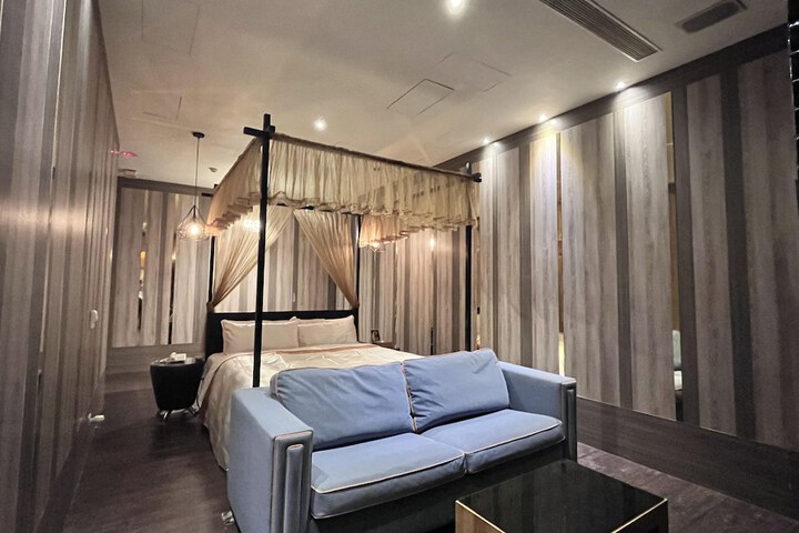 Room 2 of 29