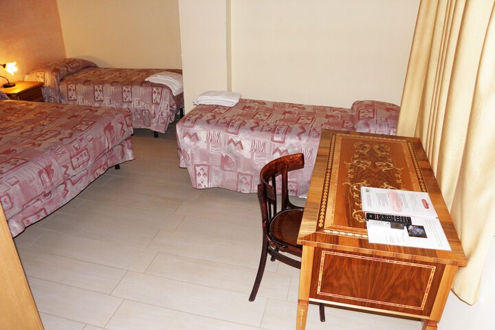 Room 13 of 32