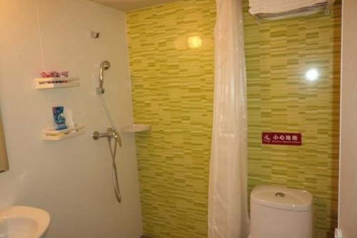Room 6 of 29
