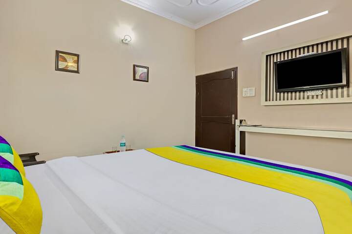 Room 13 of 28