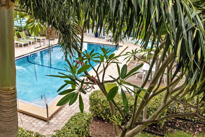 Pool 22 of 30