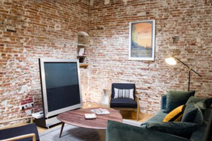 Room 10 of 16