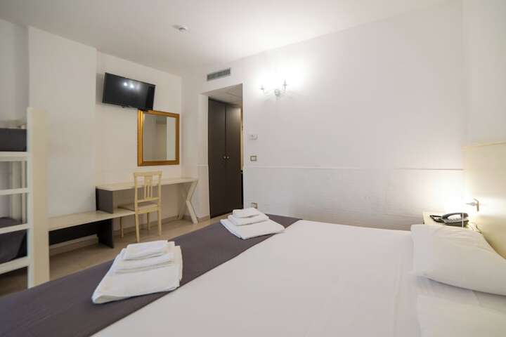 Room 5 of 27
