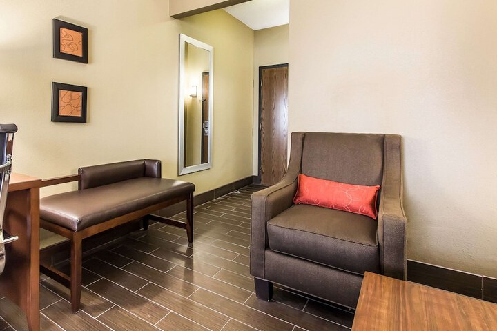 Suite King Size Bed (3 of 9)