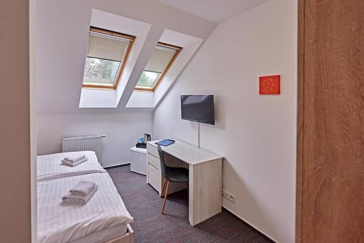 Room 8 of 91