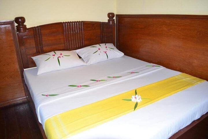 Room 8 of 28