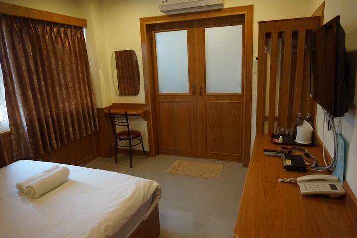 Room 8 of 23