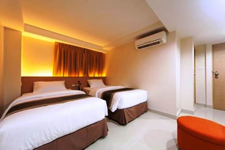 Room 6 of 29